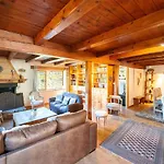 Magnifique Chalet Authentique Au Coeur Des 3 Vallees